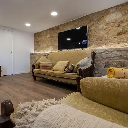 House - 3 Bedrooms - 60218 *
